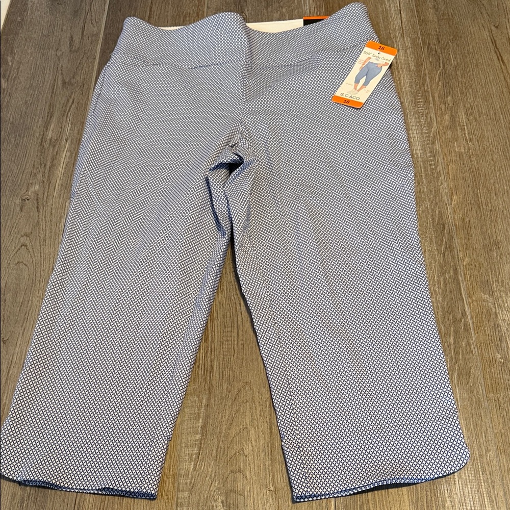 S.C. & CO. 360 Degree Tummy Control Capri
Skimmer Pants Blue Geo Print